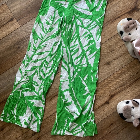 Lilly Pulitzer for Target jumpsuit featuring a green and white palm leaf print - Picture 6 of 8